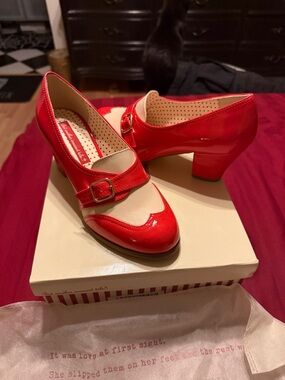 B.A.I.T. Footwear Retro Red Two-Tone Mary Jane Pumps with Buckle vintage style